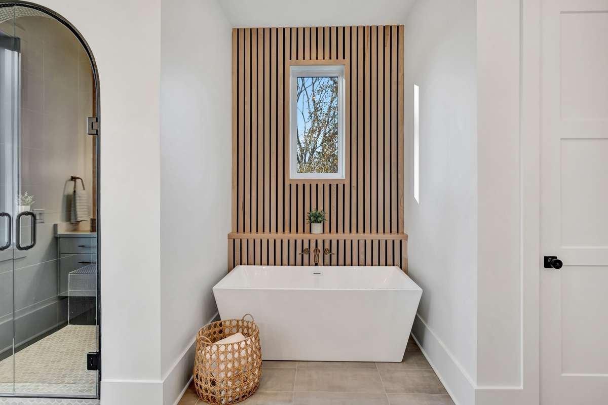 Soaking Tub in your Spa like bath