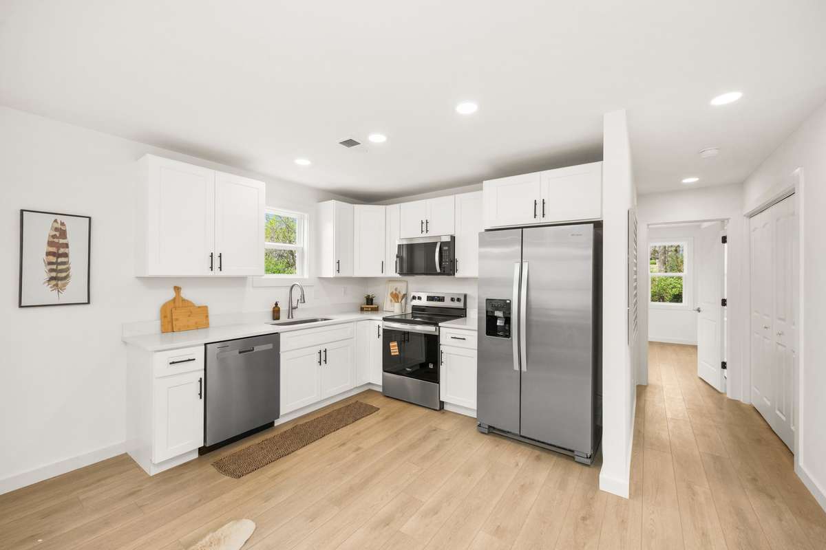 Kitchen is large enough to add island if that is wanted/needed