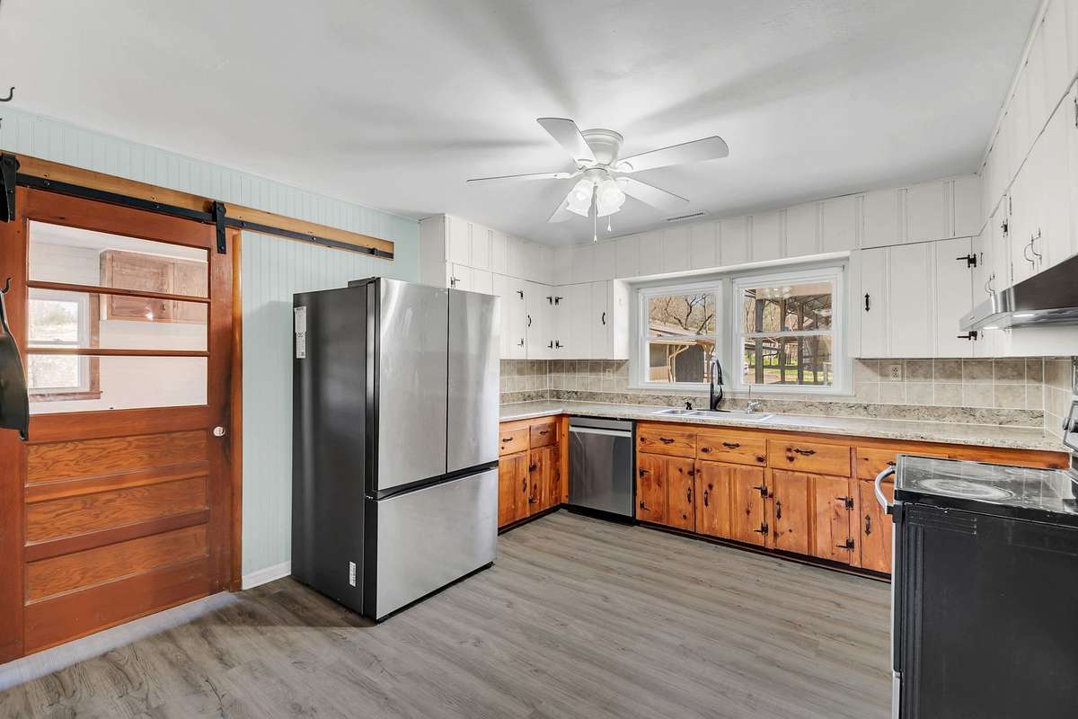 As you walk into the kitchen you'll be happy to find updated kitchen appliances and flooring.