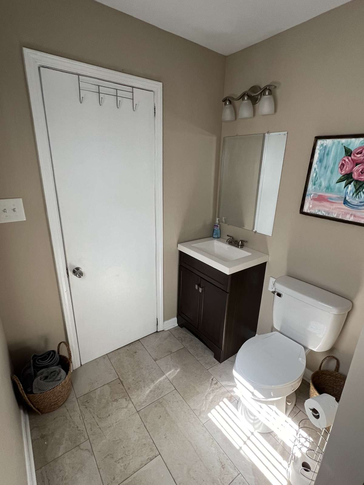 Main Floor Bath 1