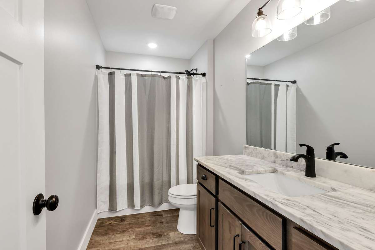 Hall bath upstairs with plenty of space