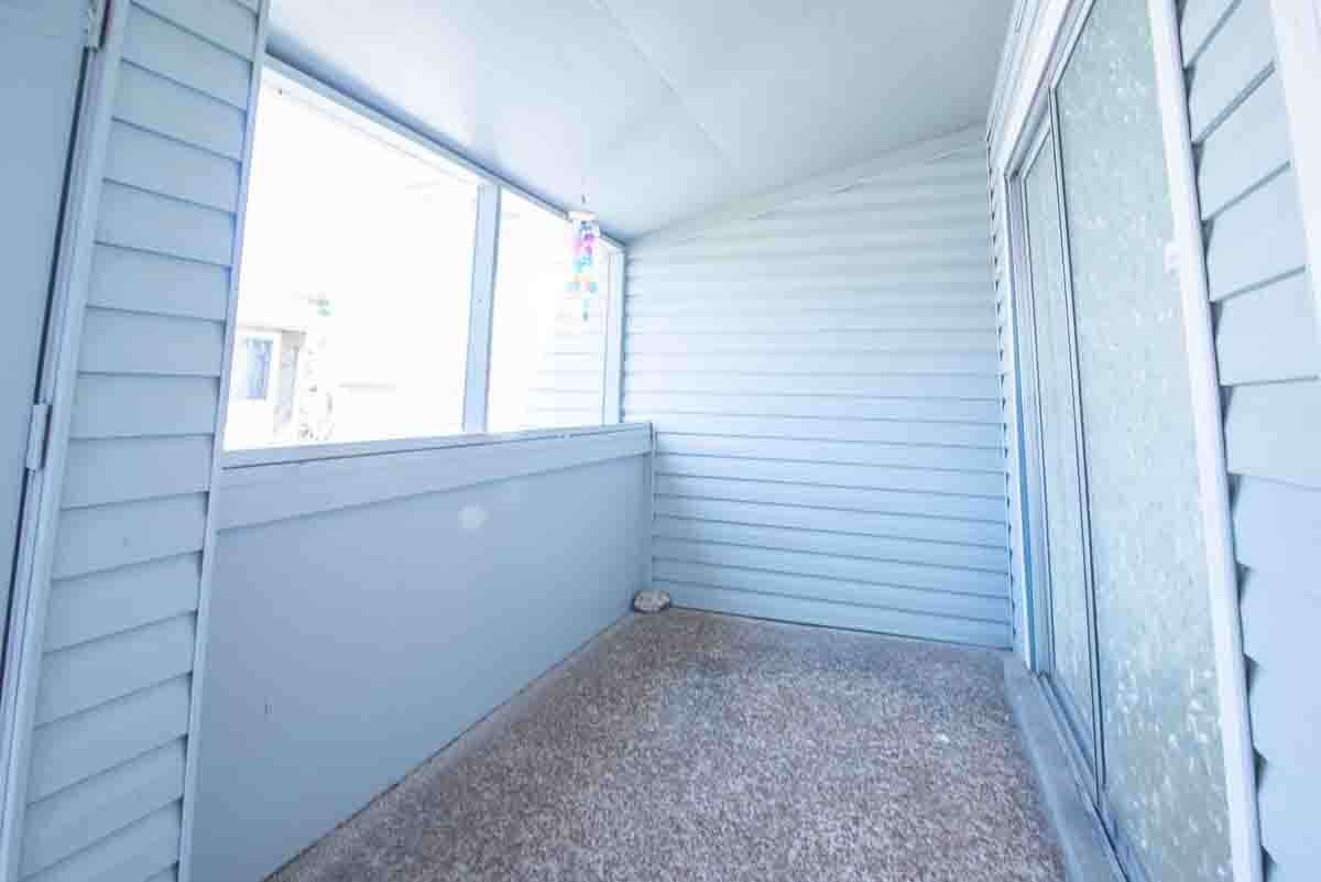 Screened In Porch.. Bring your most comfy Furniture, Sip your favorite drink, Catch up on Reading or just Relax listening to the sounds of Nature(not road noise)