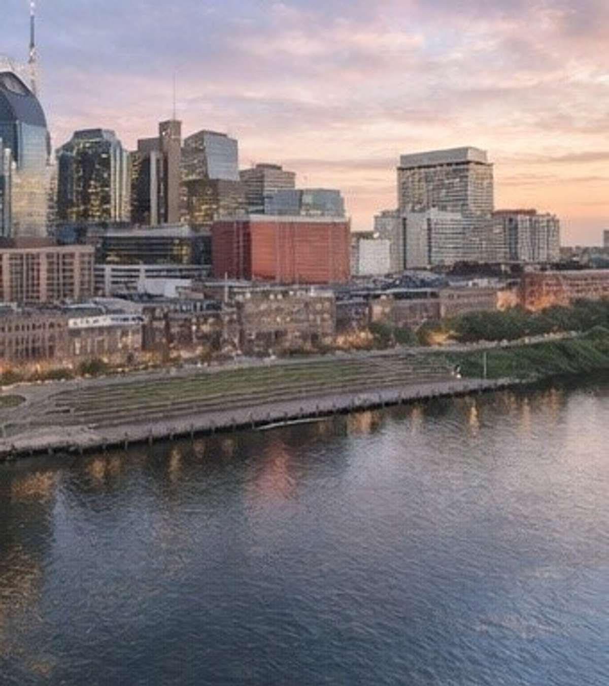 Minutes away from Downtown, Music on Lower Broadway, Oh, the Dining Scene leaves nothing to the imagination. Sports- Sounds, Preds and Titans..