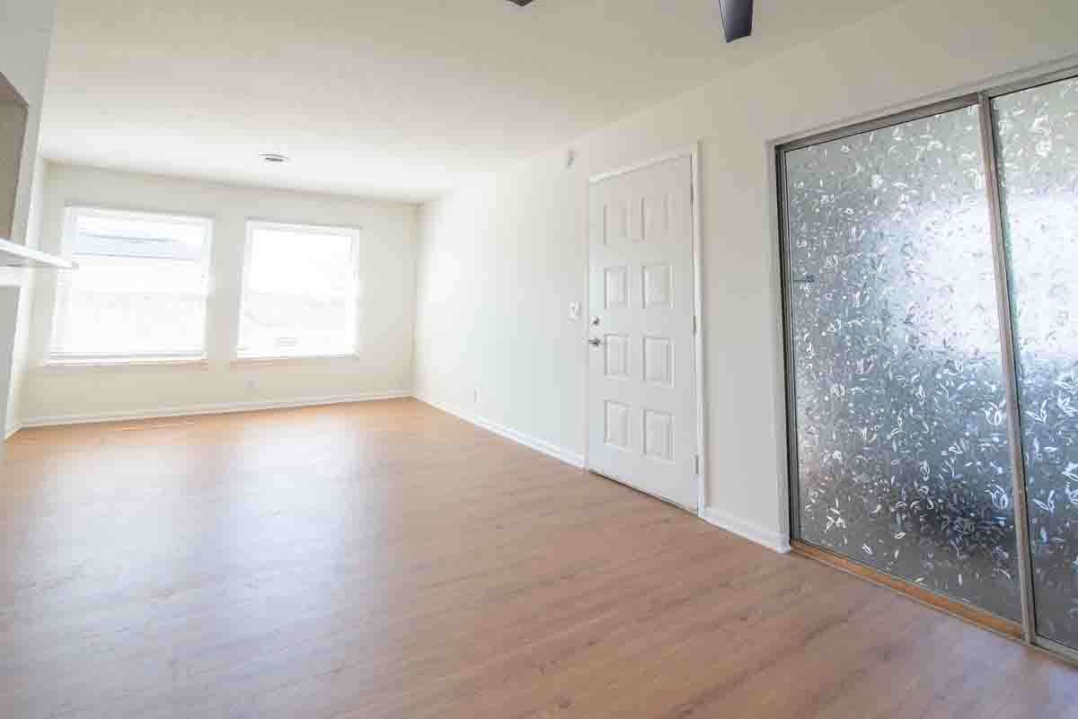 G/R Door Entrance & Sliding Glass Doors