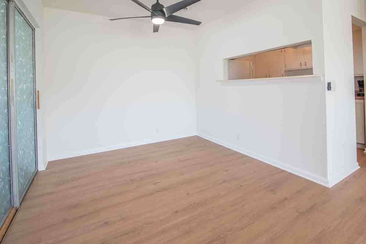 D/R area , notice the modern fan and it's Remote Controlled