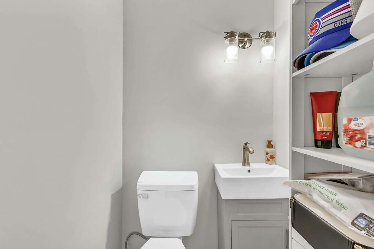 1440 Hickory Point Rd half bath