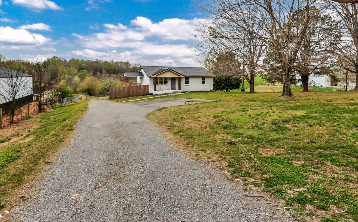 1440 Hickory Point Rd situated on 1 acre