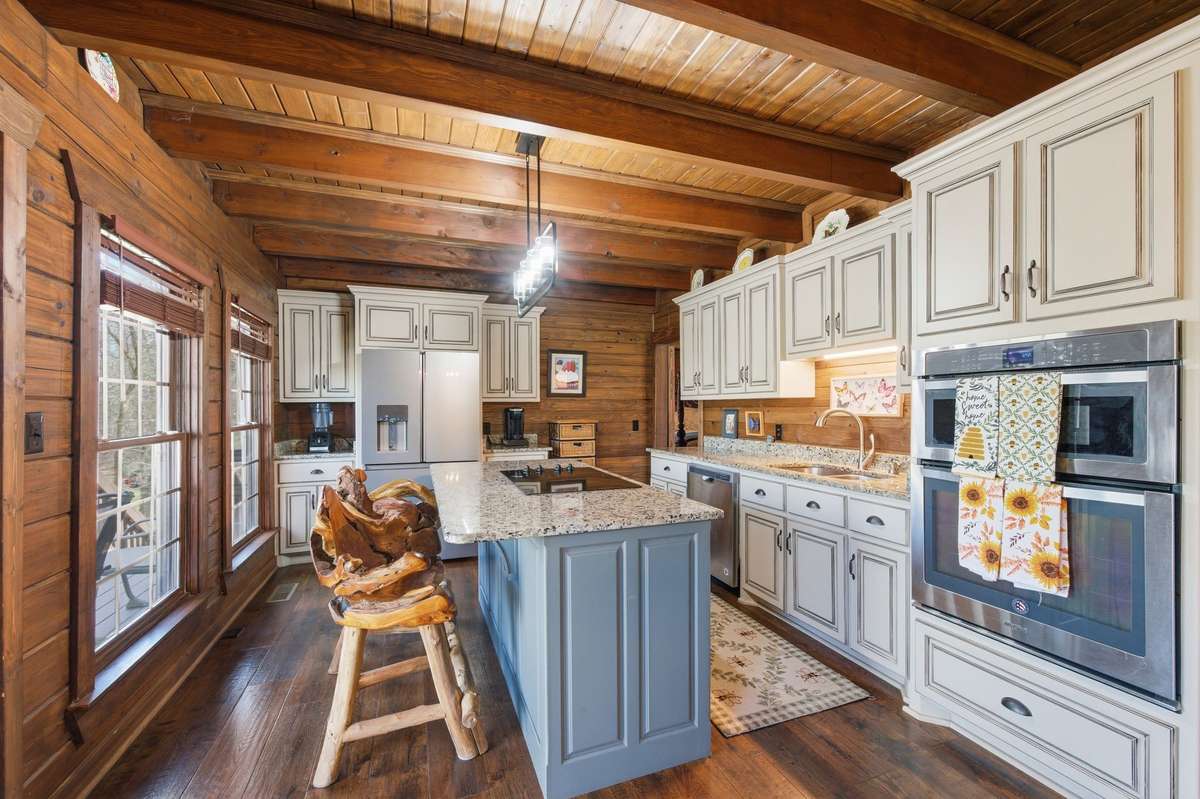 Kitchen fully applianced and island