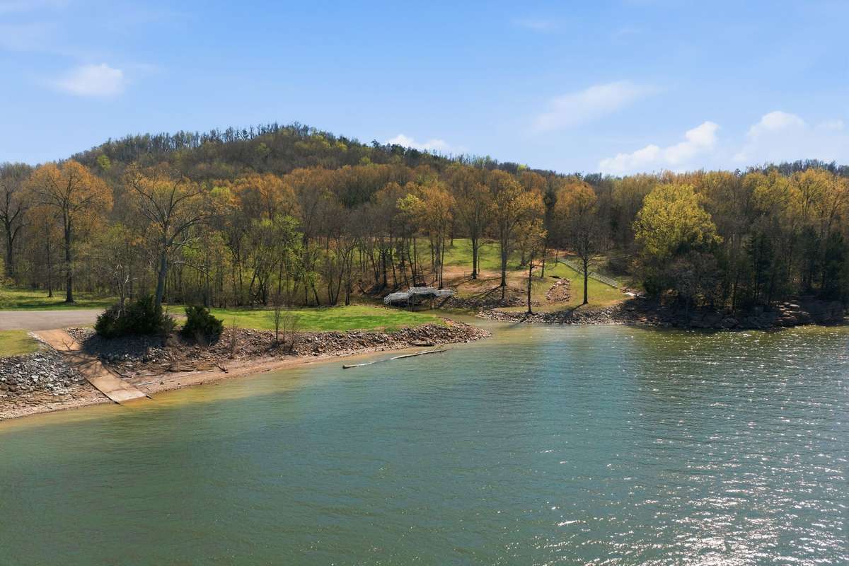 Over 350' of Riverfront