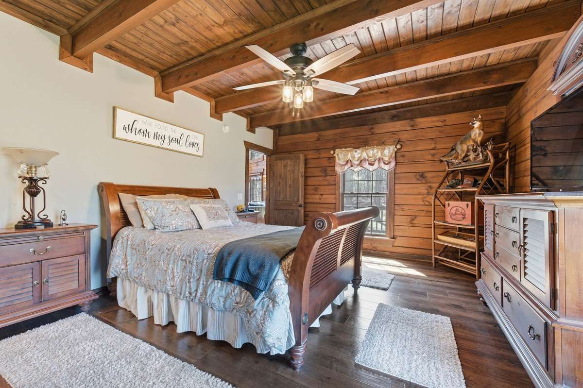 Second master bdrm with full bath and walk-in closet