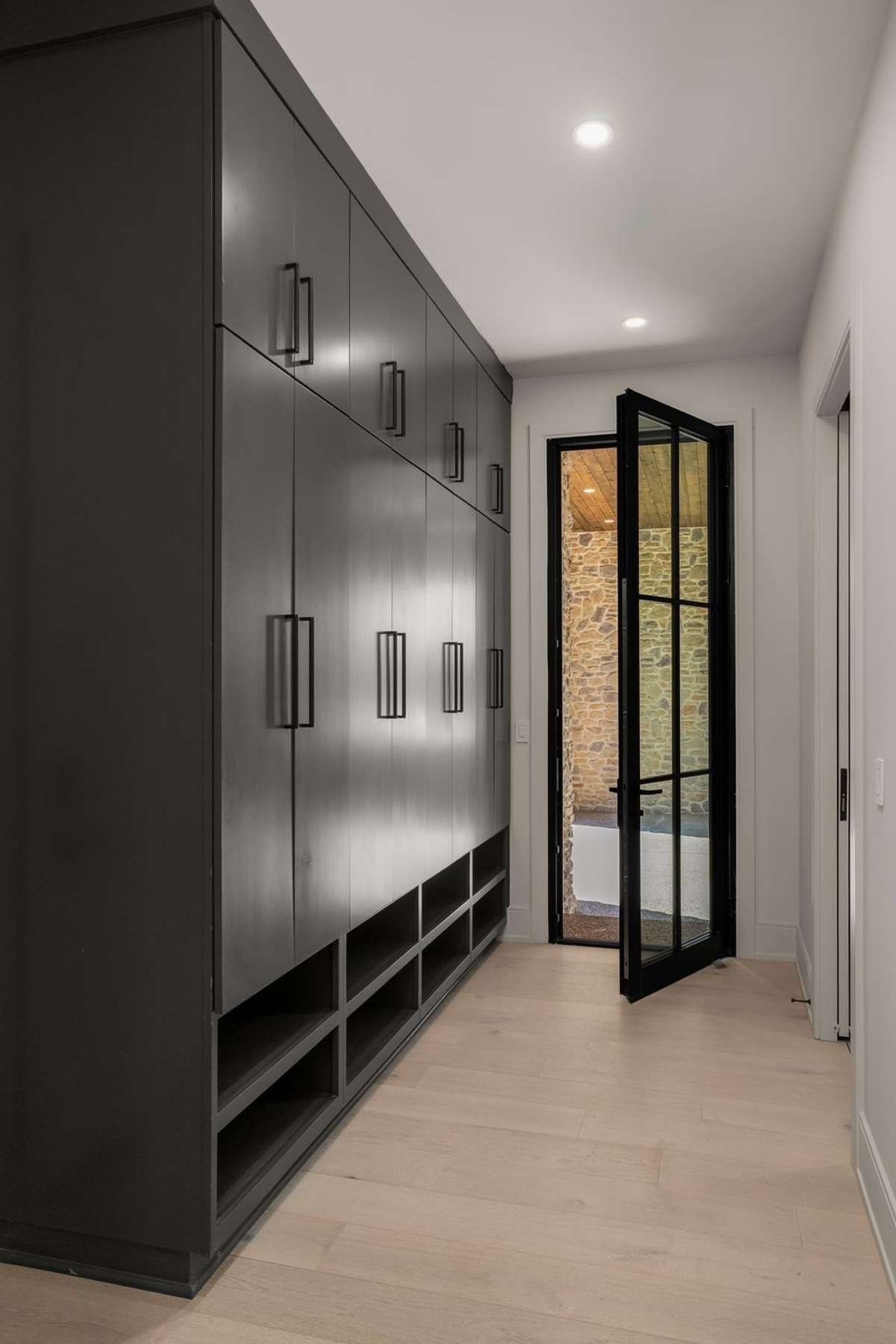 Storage, but elevated—custom lockers keep the drop zone organized while the side private exterior access adds effortless everyday convenience.