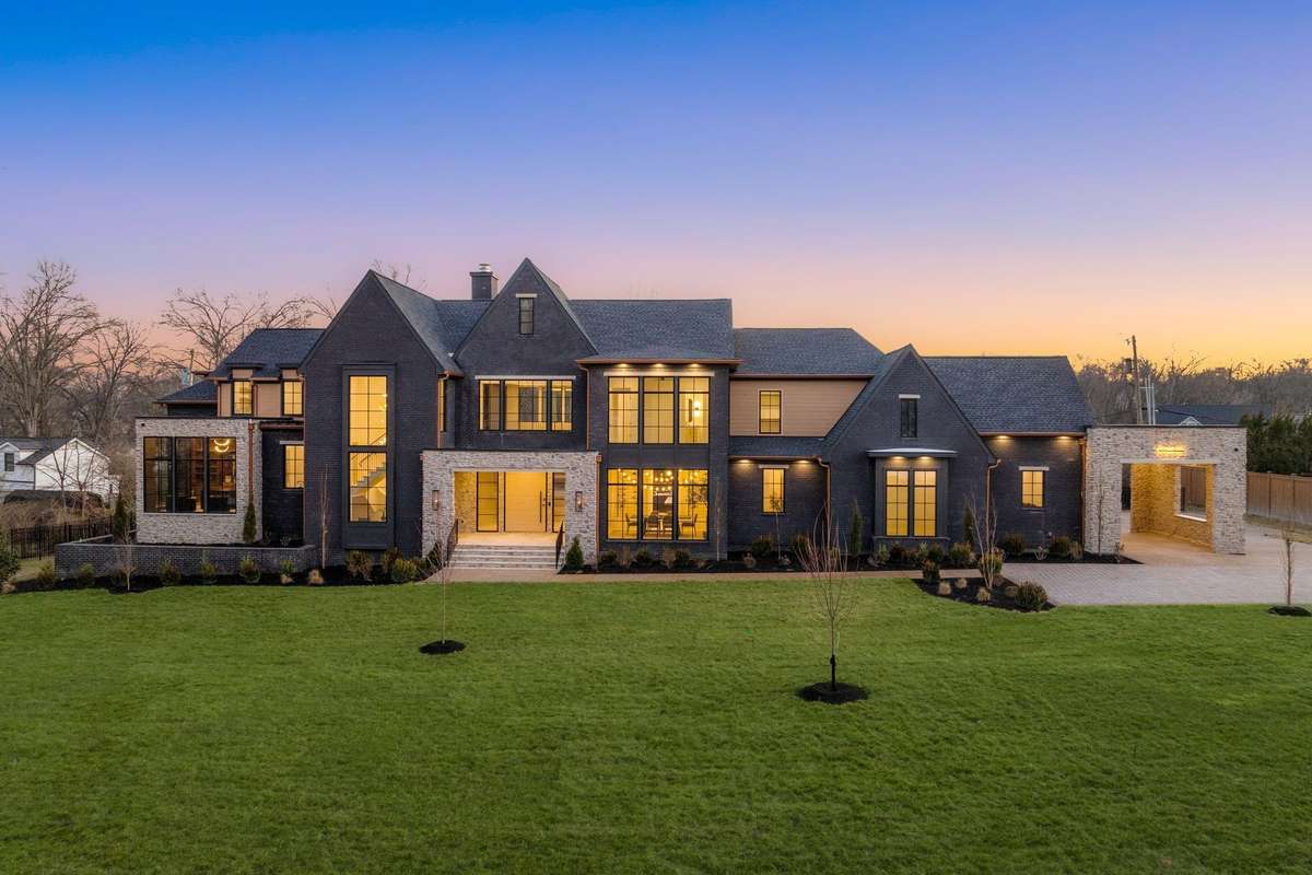 At dusk, Blackberry Estate glows from within—its expansive windows casting a warm, welcoming presence letting you know that you have arrived.