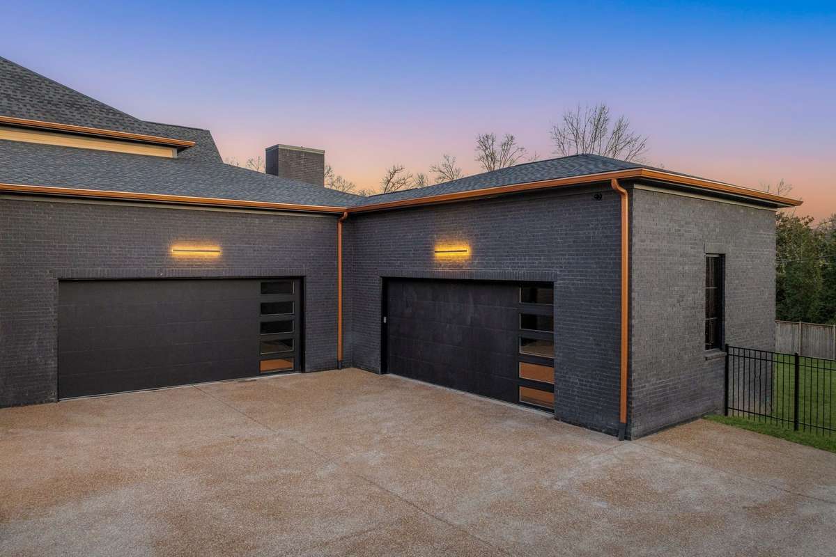 Spacious, sleek, and ready for everything from daily convenience to a prized car collection—garage space that delivers both form and function.