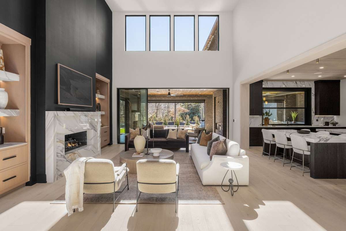 An open, light-filled layout connects living, dining, and outdoor spaces—ideal for both everyday living and effortless entertaining.