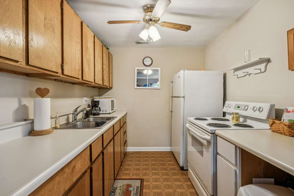 APARTMENT KITCHEN:  perfect for family or long-term guests