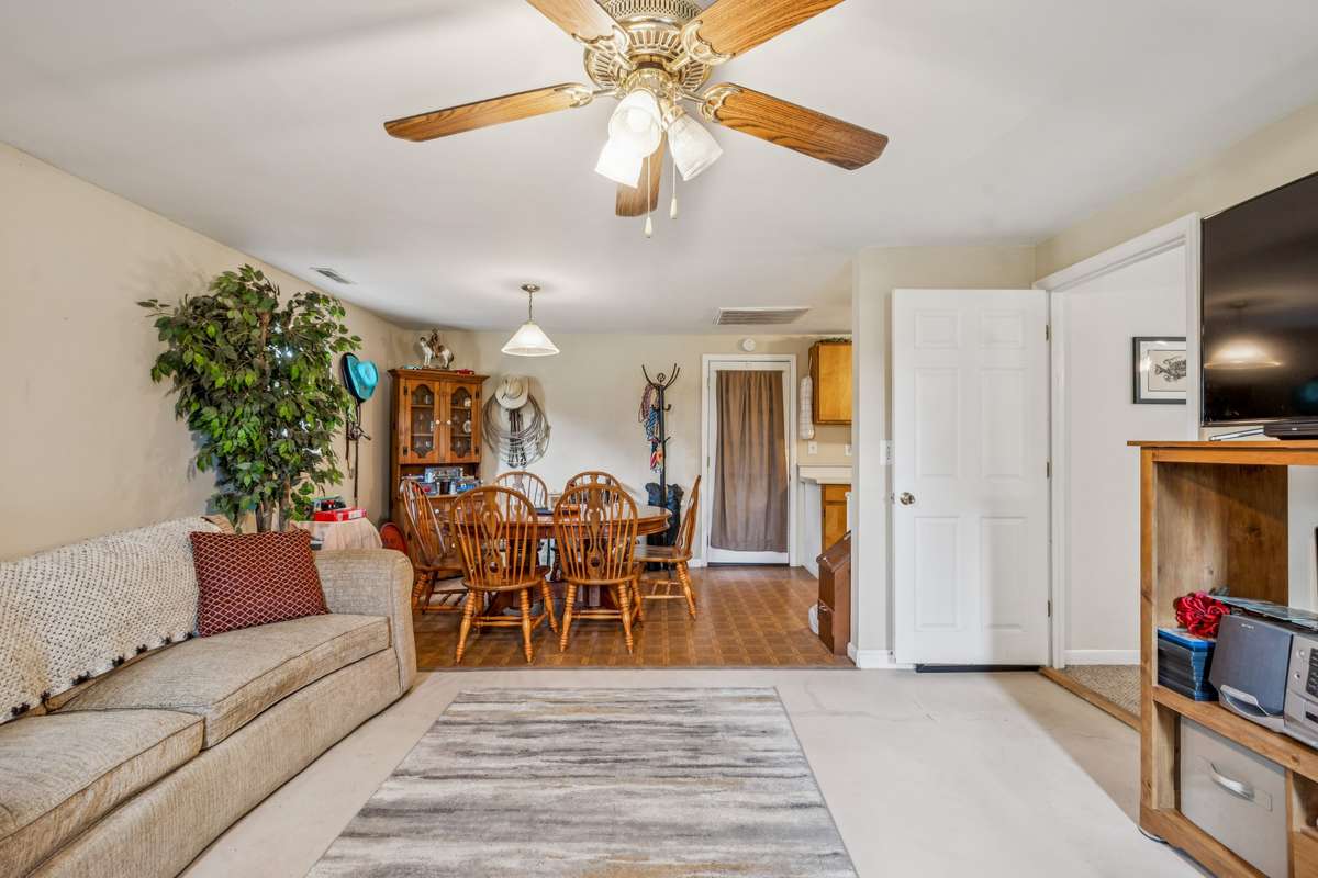 Create, work, or retreat in this detached space