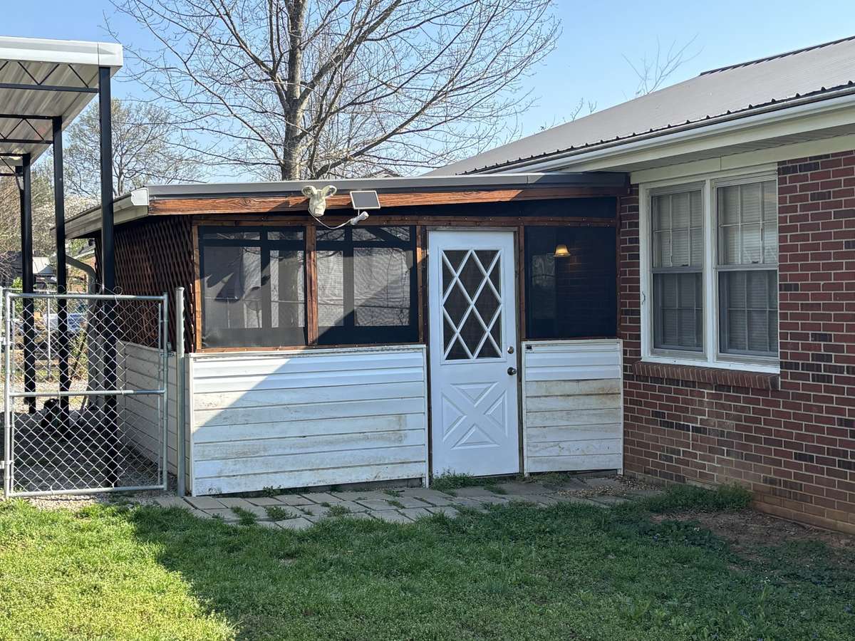Screened-In Back Porch.