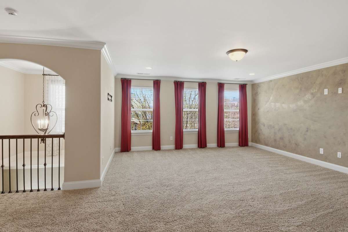 Sitting Room/
Hobby Room-Second Floor