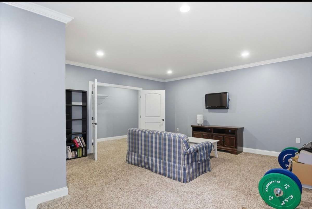 Hobby Room in Basement with Full Bath . Has ex large closet. Could be use as in law suite
