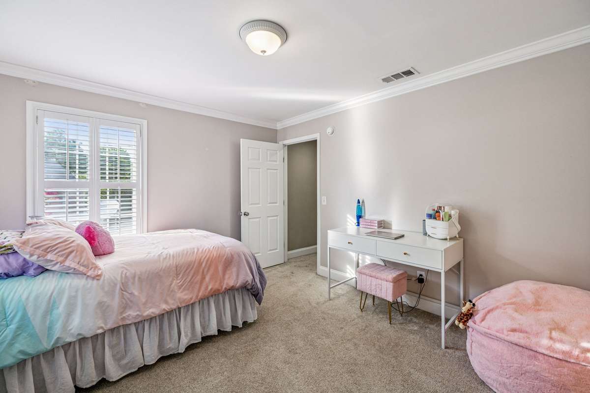Nice size guest bedroom with large walkin closet and Jack-n-Jill bath