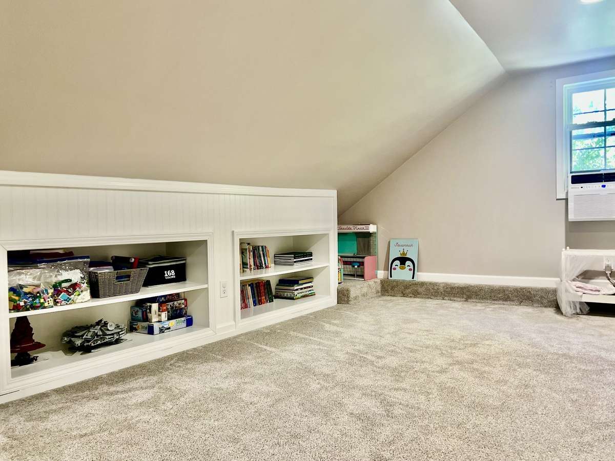 Bonus Room has lots of storage cubbies