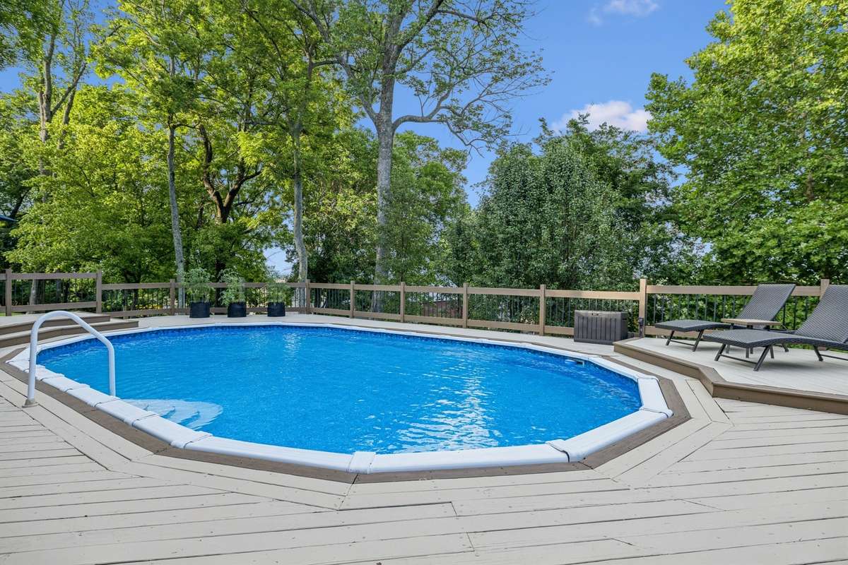 The 18x33 pool is great
