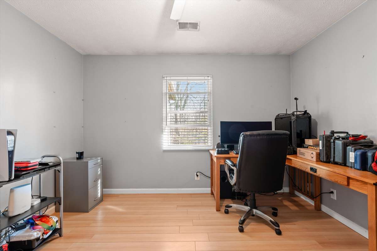 Large closet in this bedroom/office