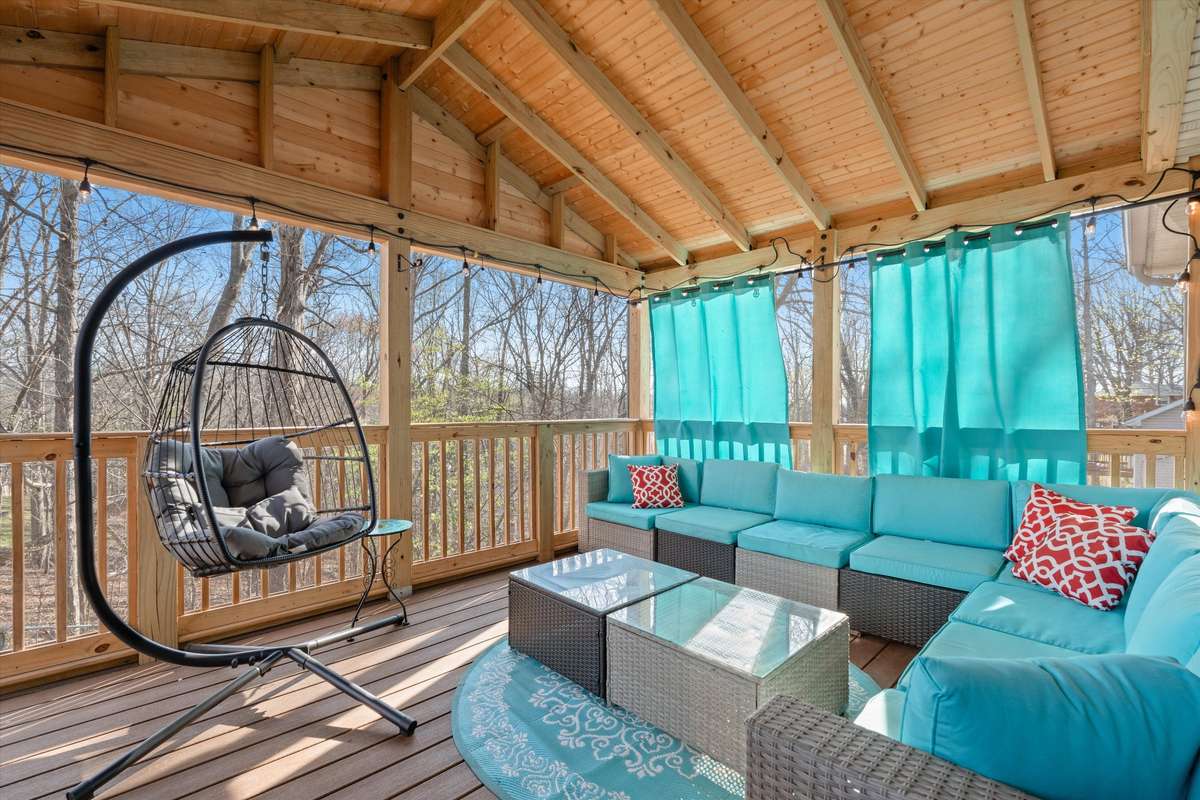 A treetop-level deck...