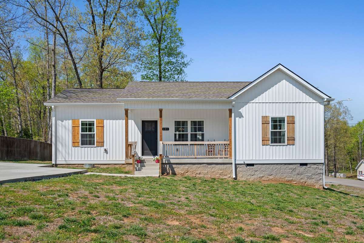 Built in 2023 by local builder Jeff Knox Construction.