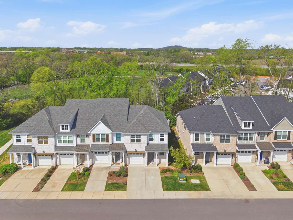 Another view of the end unit and large driveway