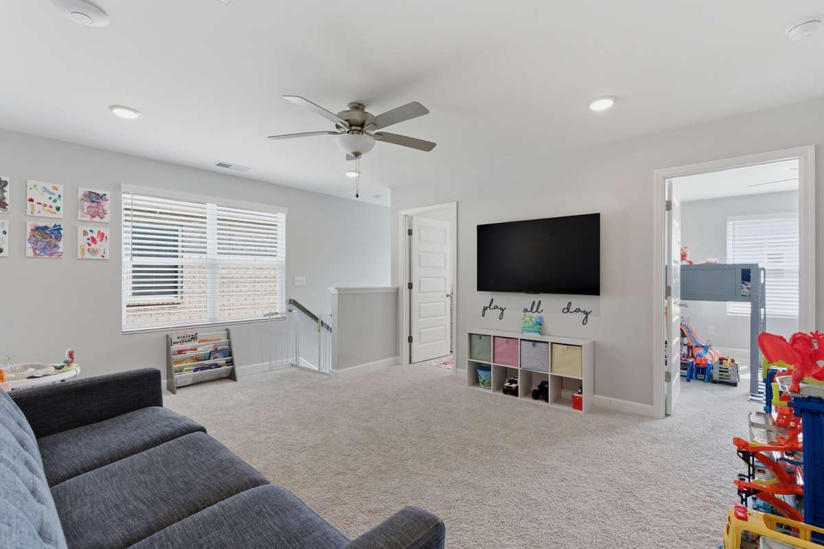Large upstairs bonus room and flex space
