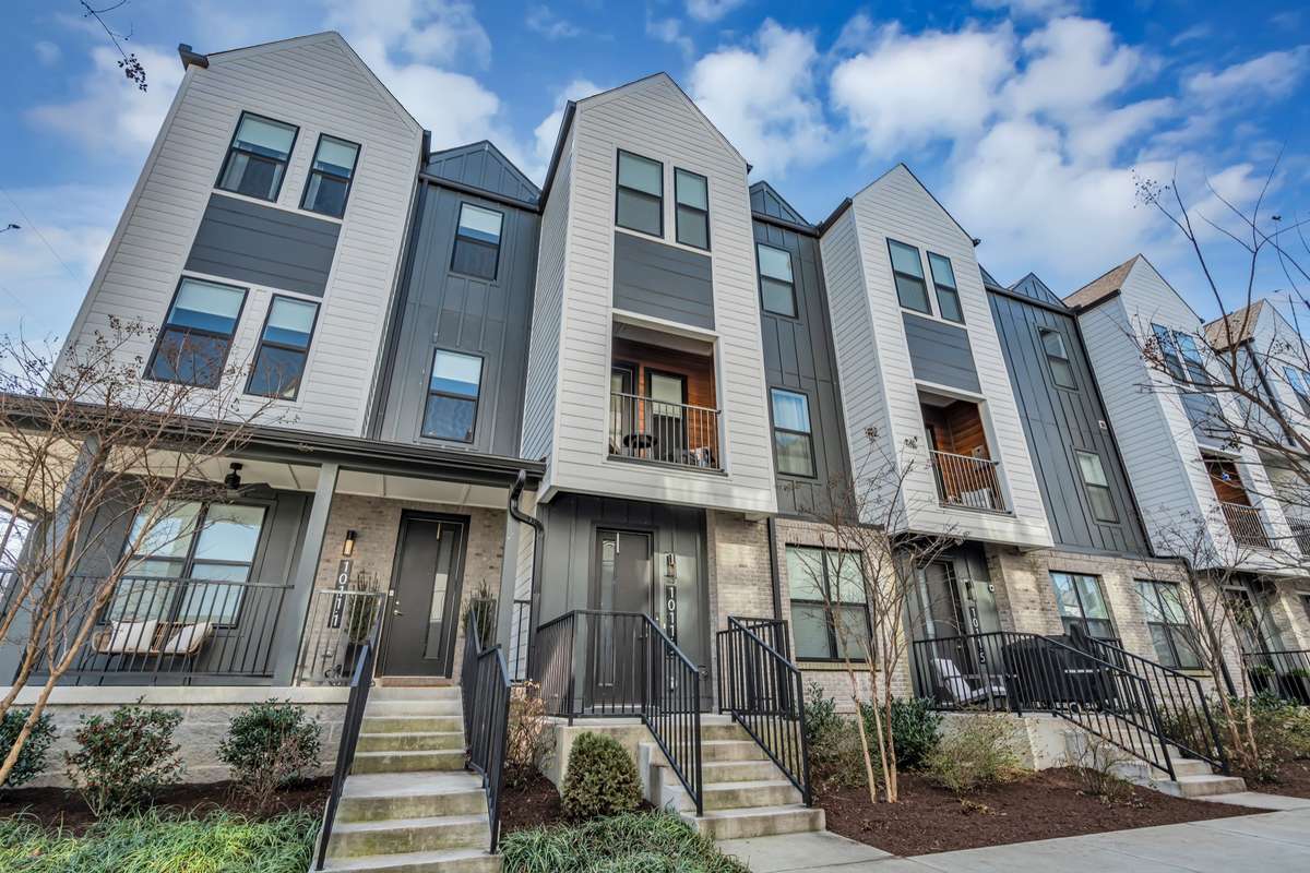 Welcome to 1011 44th Ave N #5!