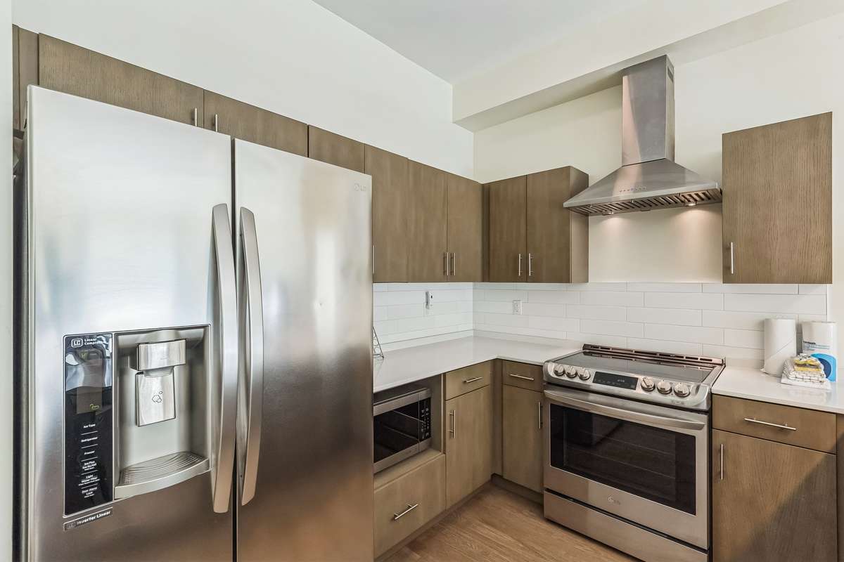 Full-sized stainless appliances and quartz countertops