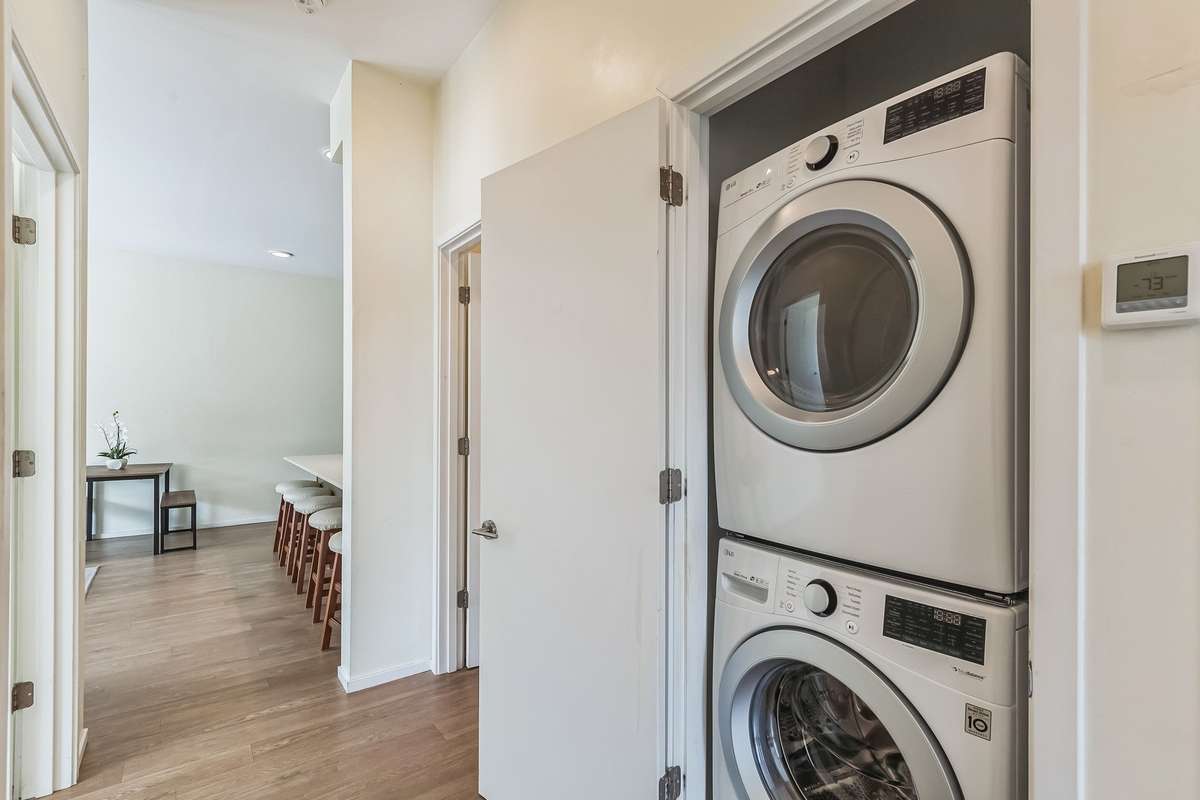Stackable washer/dryer to remain
