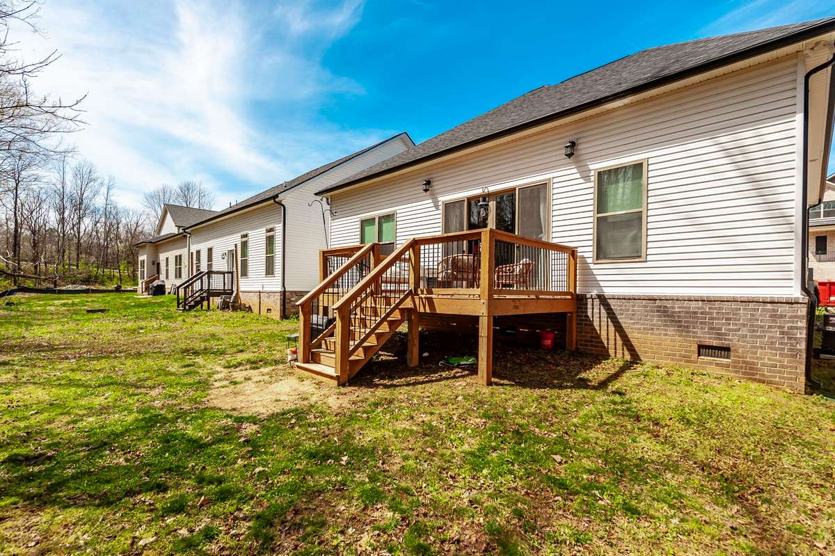 This is a perfect space for young kids or pets, as well as entertaining guests on beautiful days!