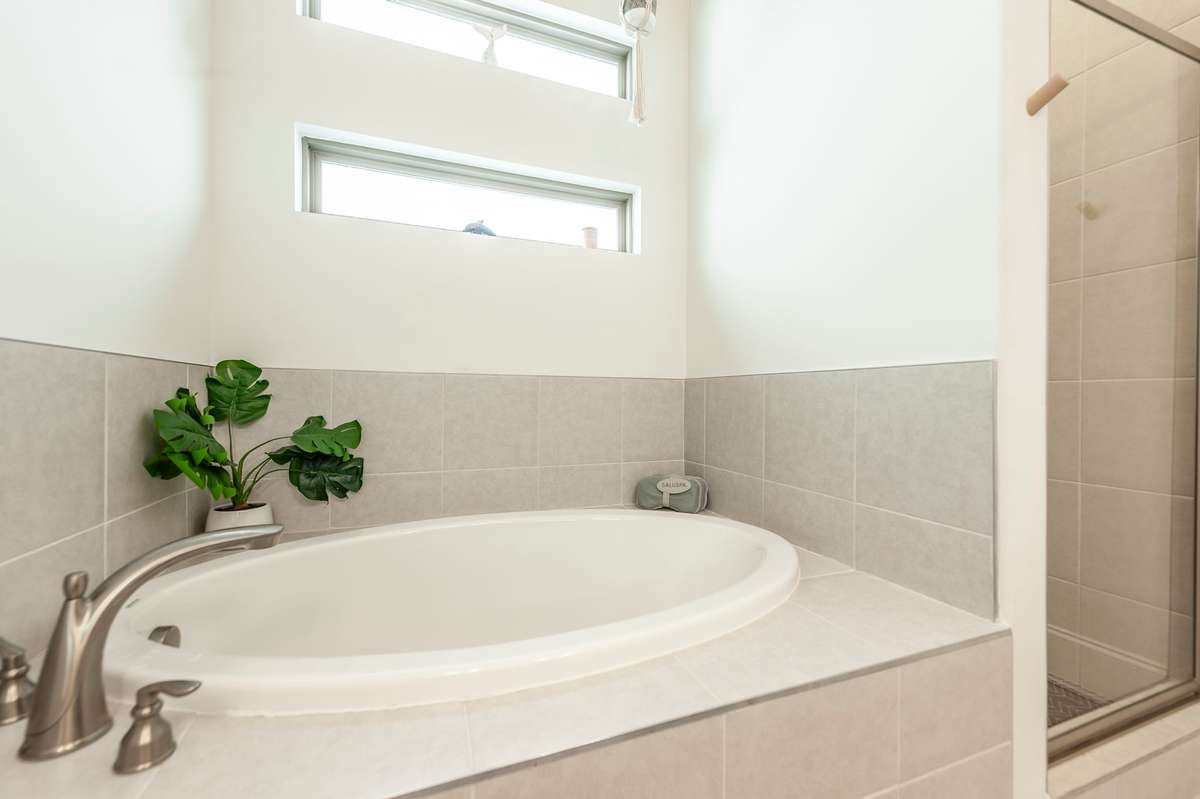 Enjoy a wonderfully relaxing bath in this large tub, equipped with plenty of space for soaps, salts, and more!
