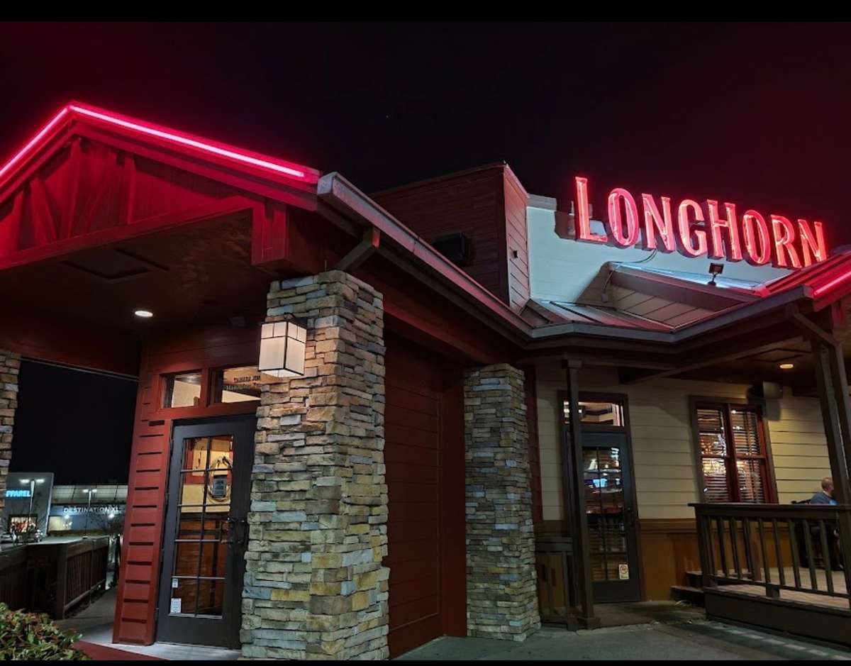Coming Soon in front of Publix! Currently under construction- BRAND NEW TO WHITE HOUSE! Longhorn Steak House!