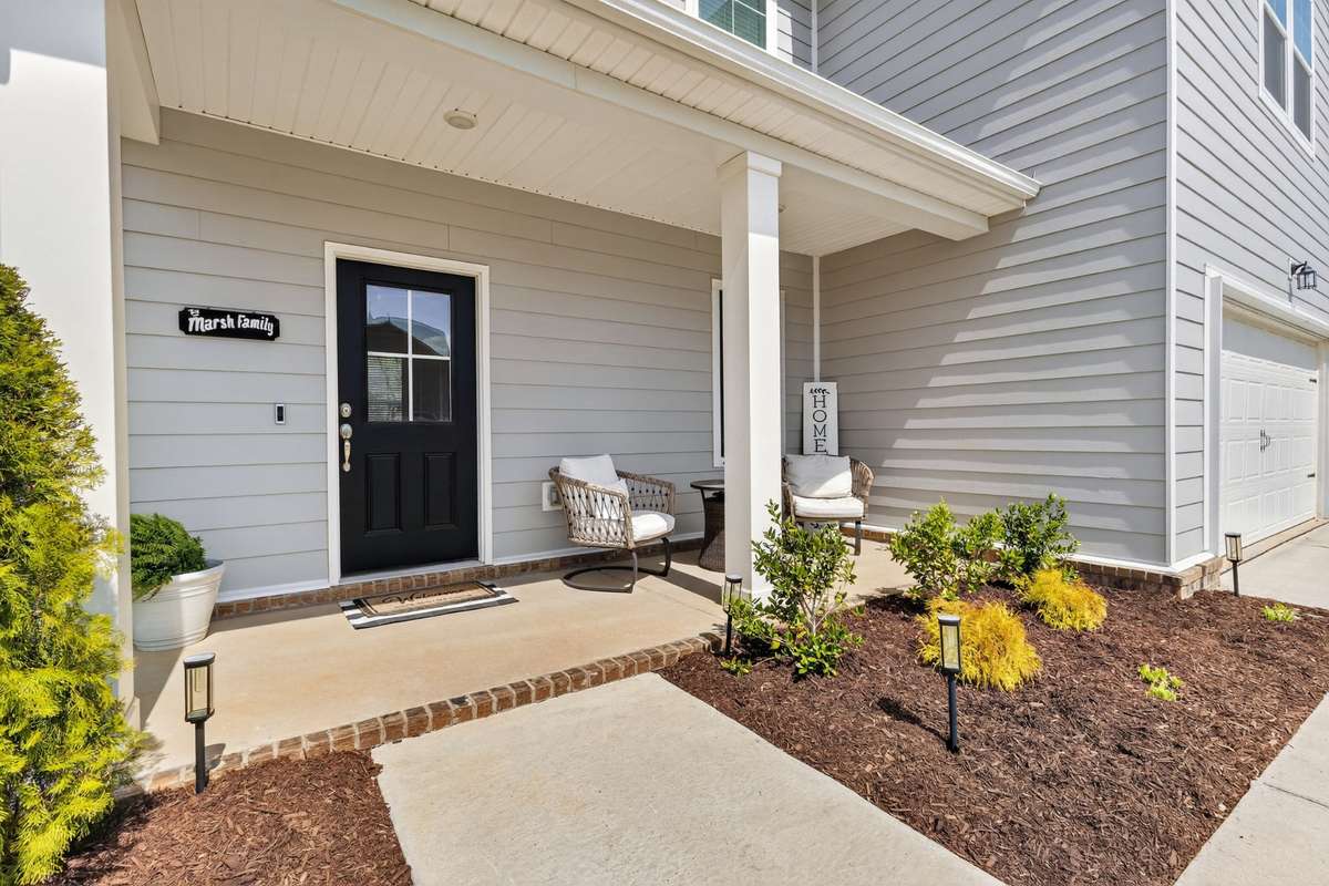 Enjoy morning ,afternoon and evening’s relaxing on the front porch!