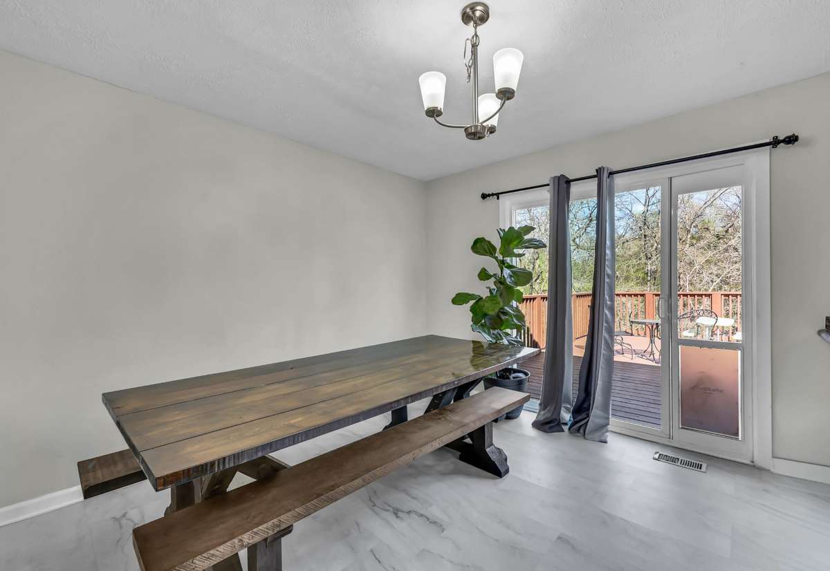 Great dining space for oversized table