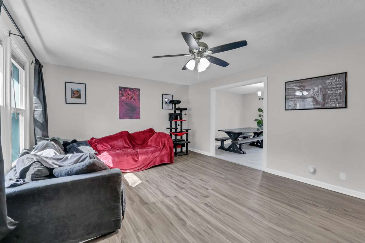 Spacious great room open into dining area