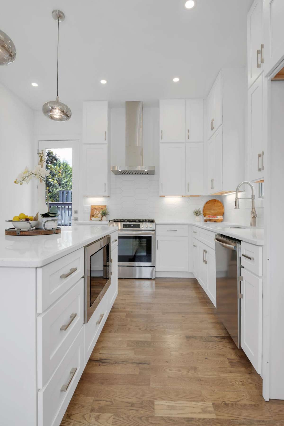 Photo shown is not of actual unit but of a similar unit in the same development- Photo for the purpose of showing quality and caliber of work only-Floorplan is different.