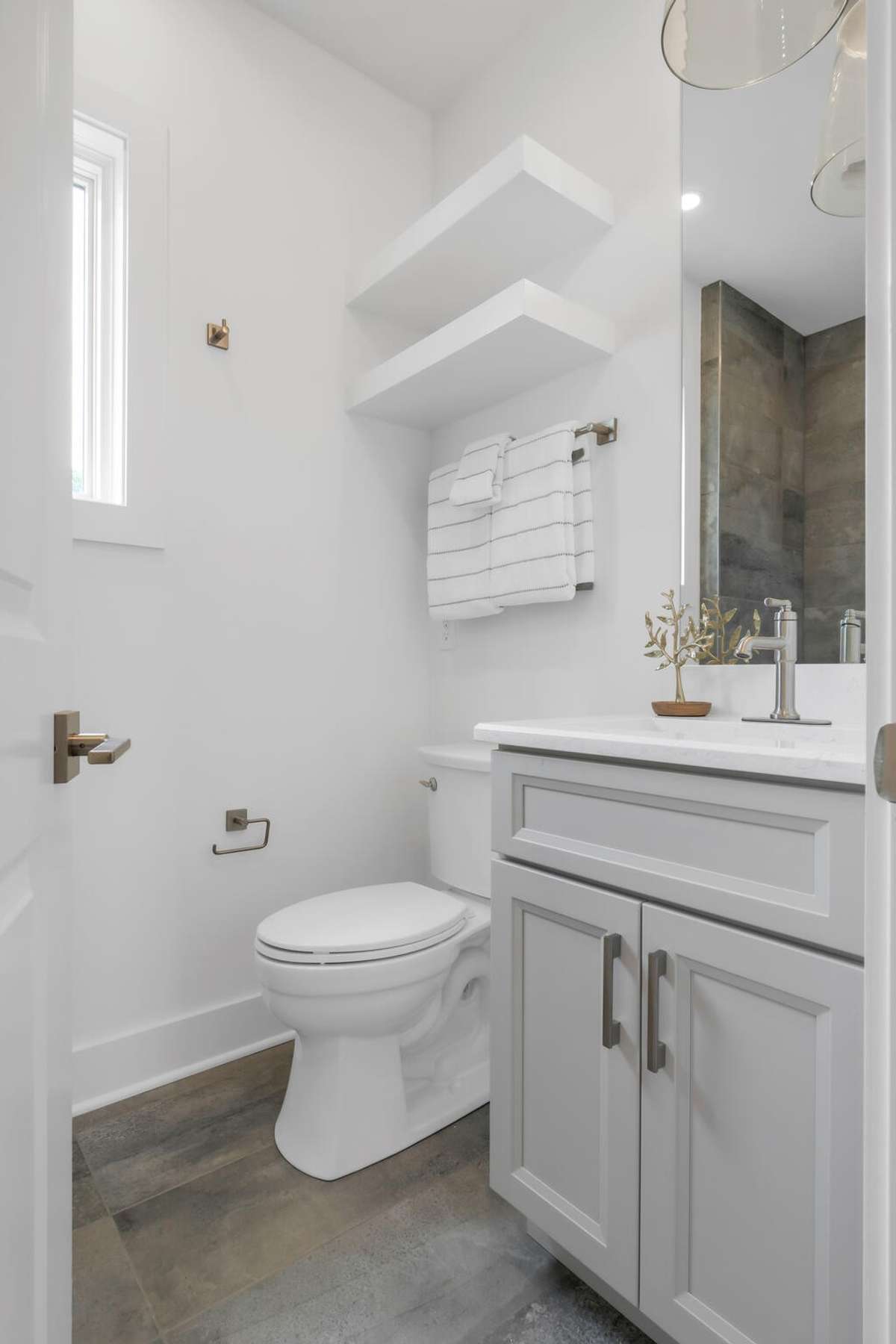 Photo shown is not of actual unit but of a similar unit in the same development- Photo for the purpose of showing quality and caliber of work only-Floorplan is different.