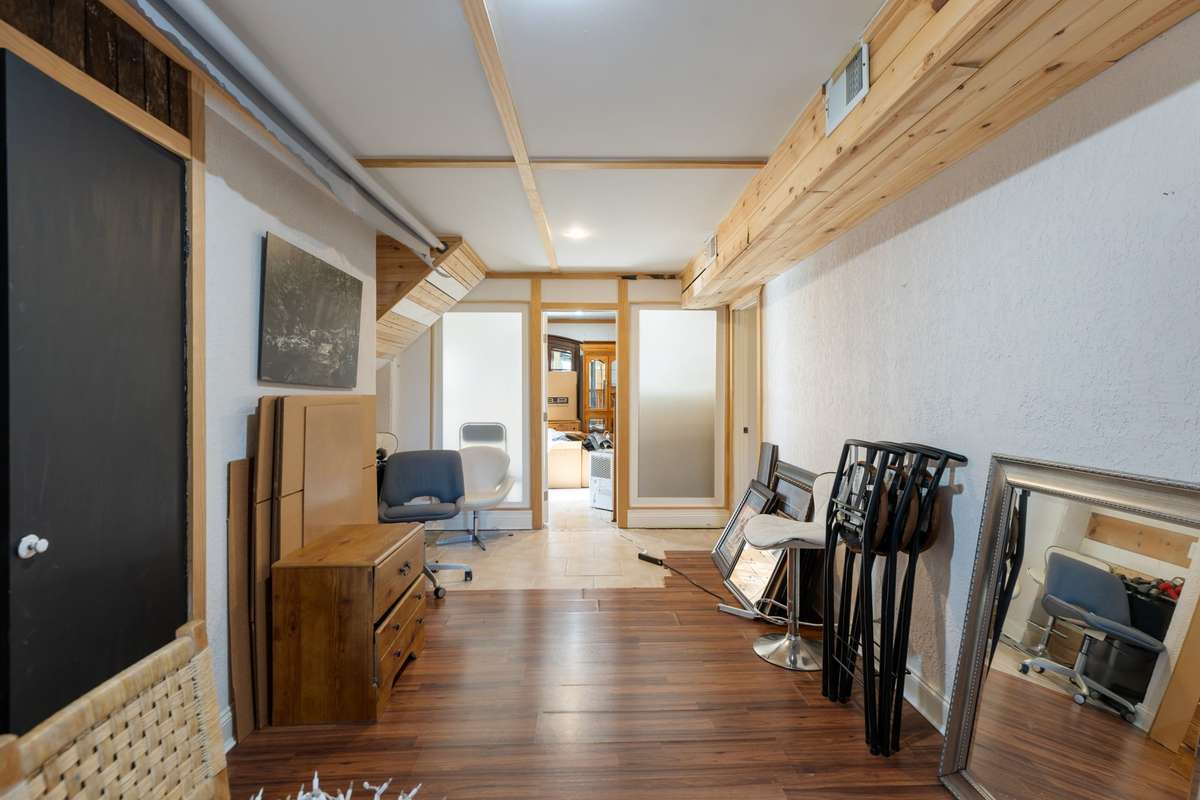 Hobby space or sitting space