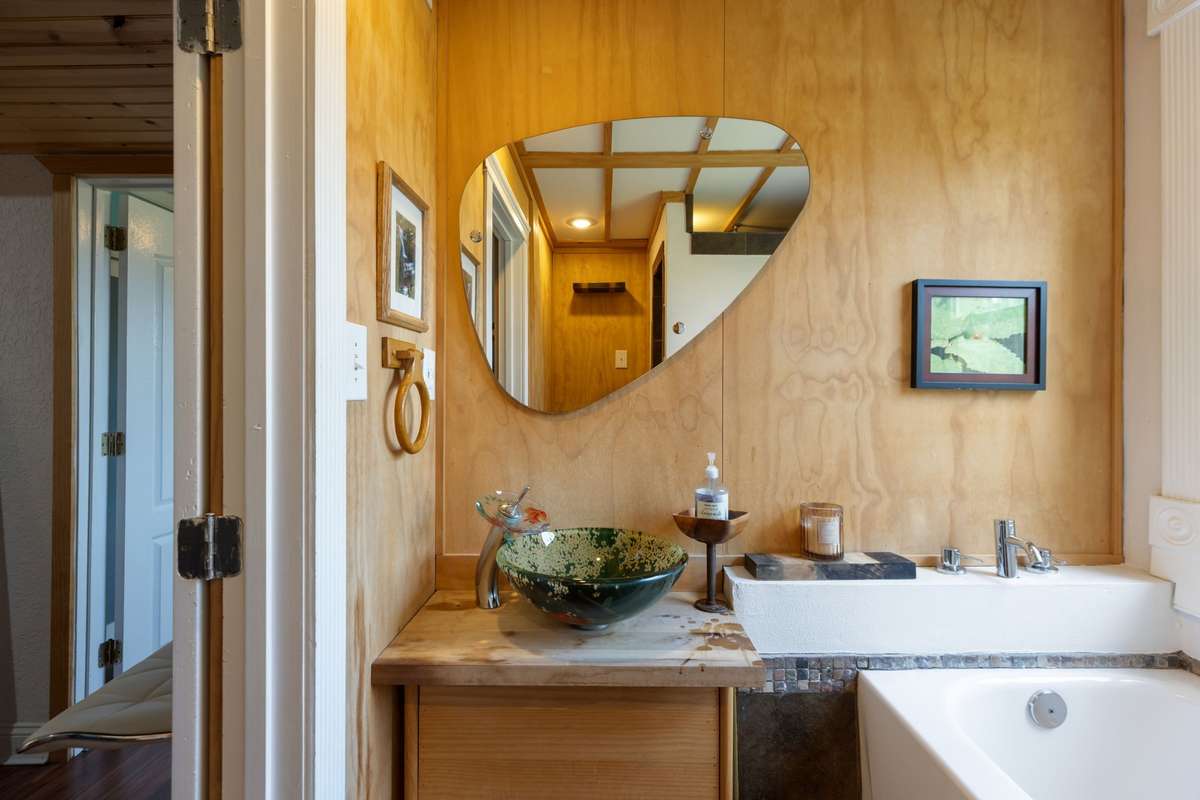 Full bath for secondary bathrooms