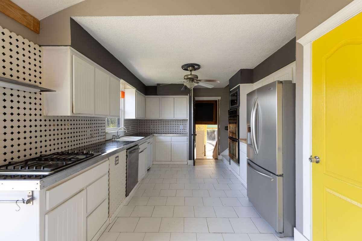 Eat in kitchen