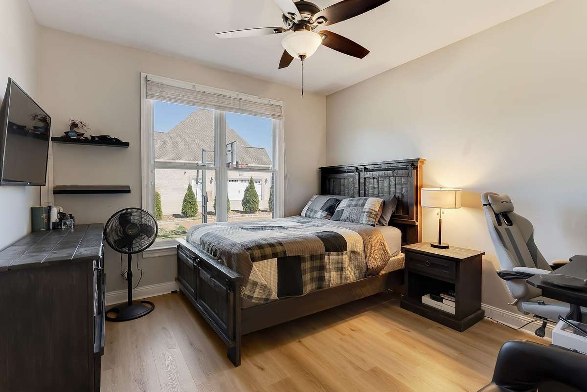 Bright secondary bedroom with closet storage, ideal for guests or family.
