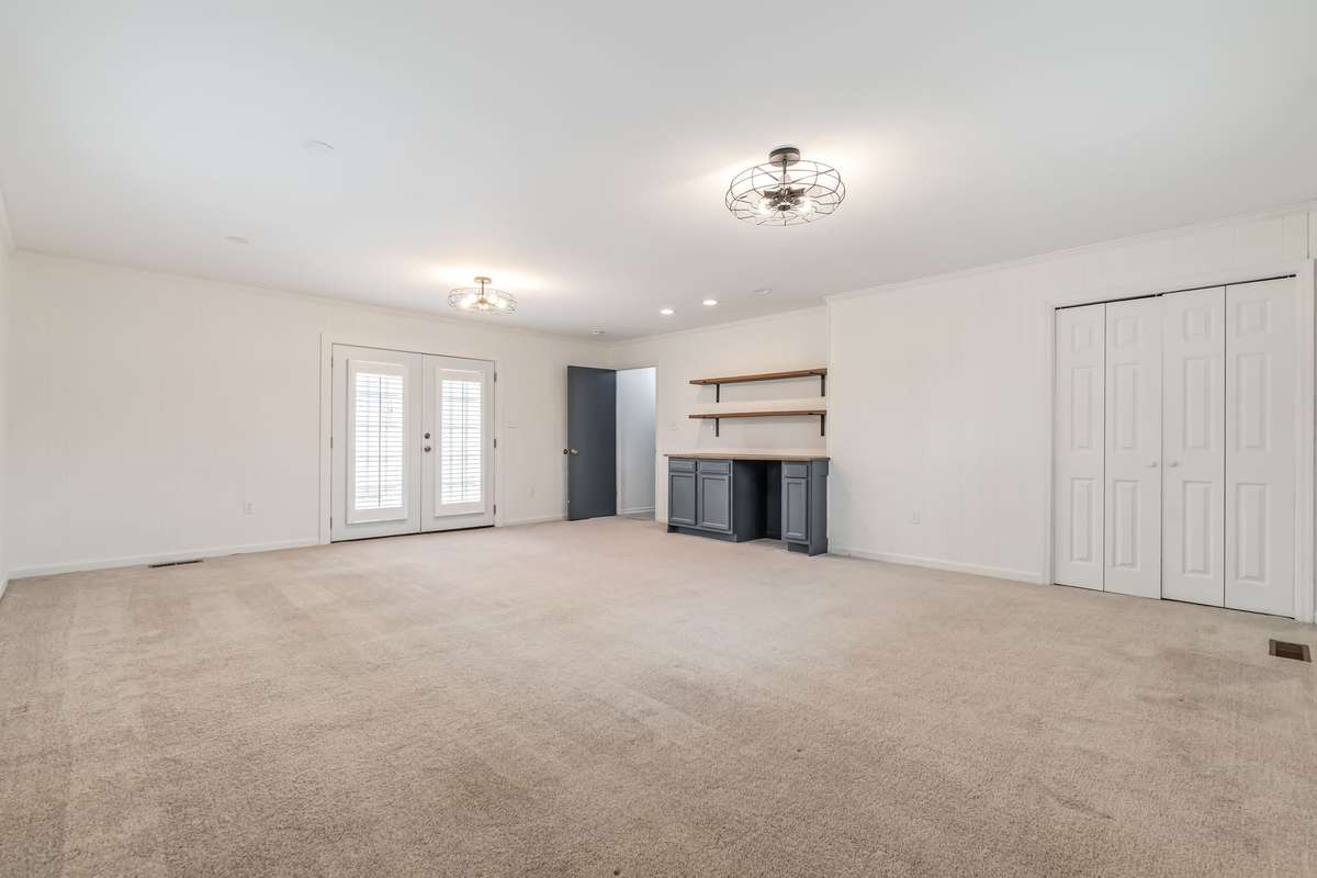 Flex room-Play room, bedroom 4, hobby/movie room.   Your choice