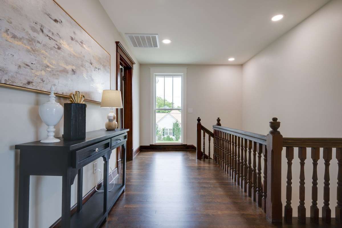 1 Minute off Historic + Charming Downtown Dickson