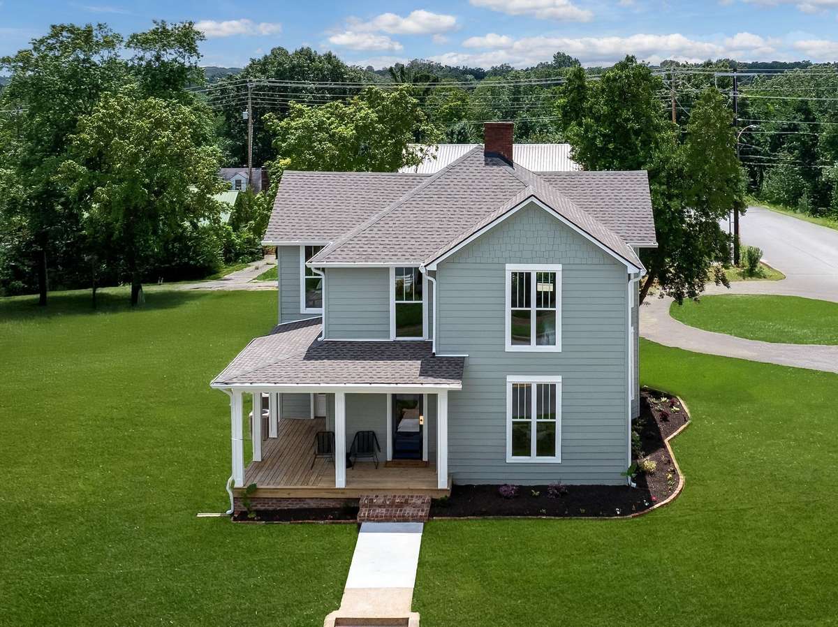 ICONIC McCreary Manor...
One of the Most Iconic Homes in Dickson!!