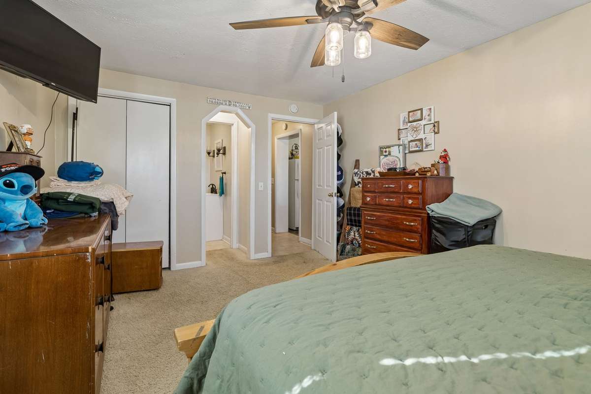 380 Holiday Haven Rd, Smithville, TN 37166